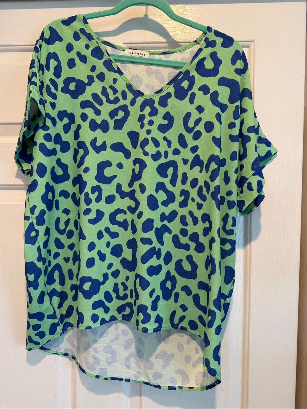 First Love Blue & Green Leopard Print V-Neck Short Sleeve Top